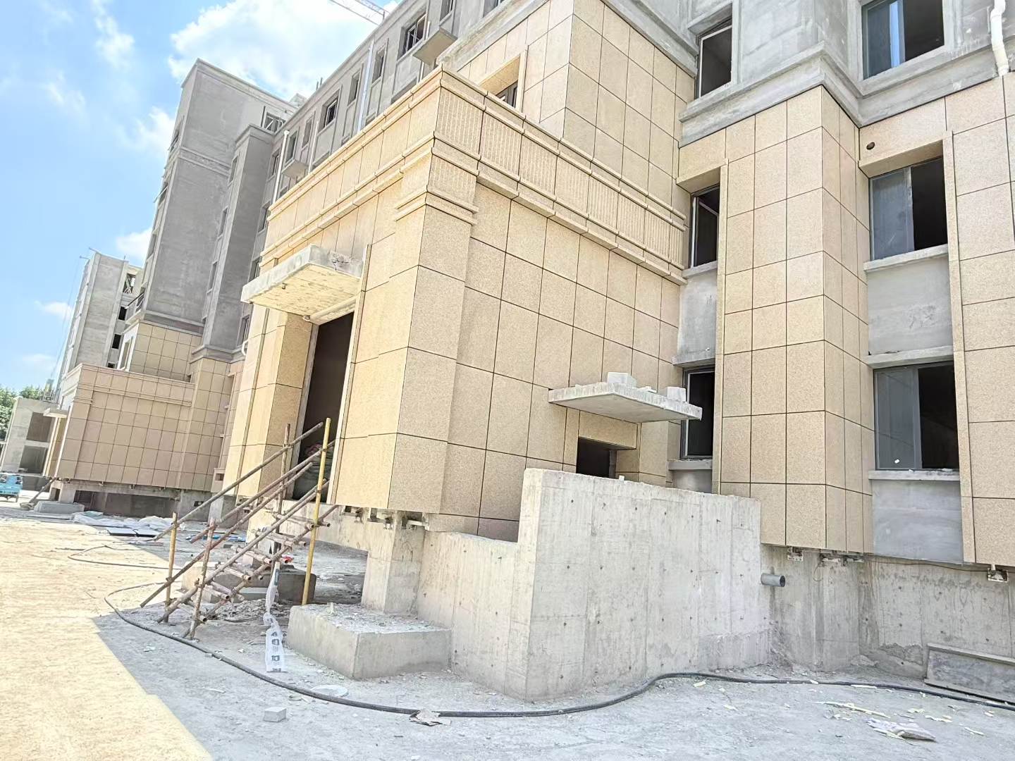 安徽 黄金麻干挂，工地实拍