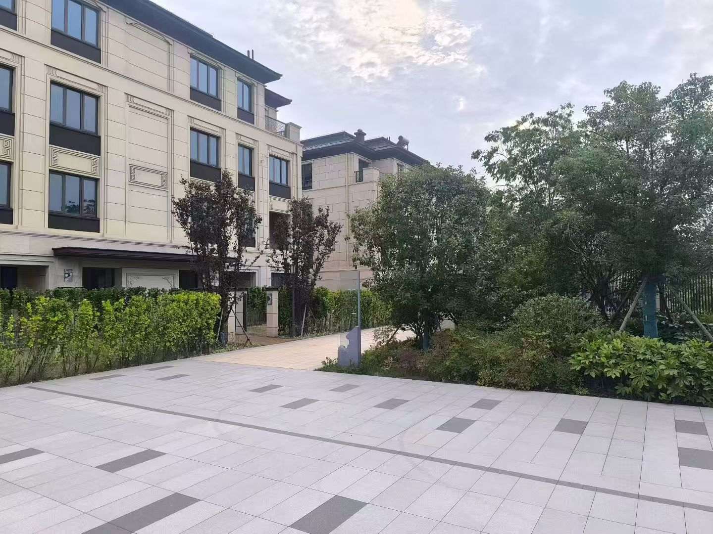 安徽 芝麻白与芝麻白搭配铺装，尺寸1200*600